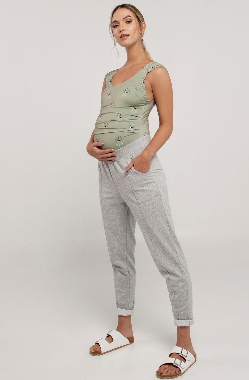 Pantalón maternidad gris tipo sudadera con elastico en la cintura para usar estando o no en embarazo.