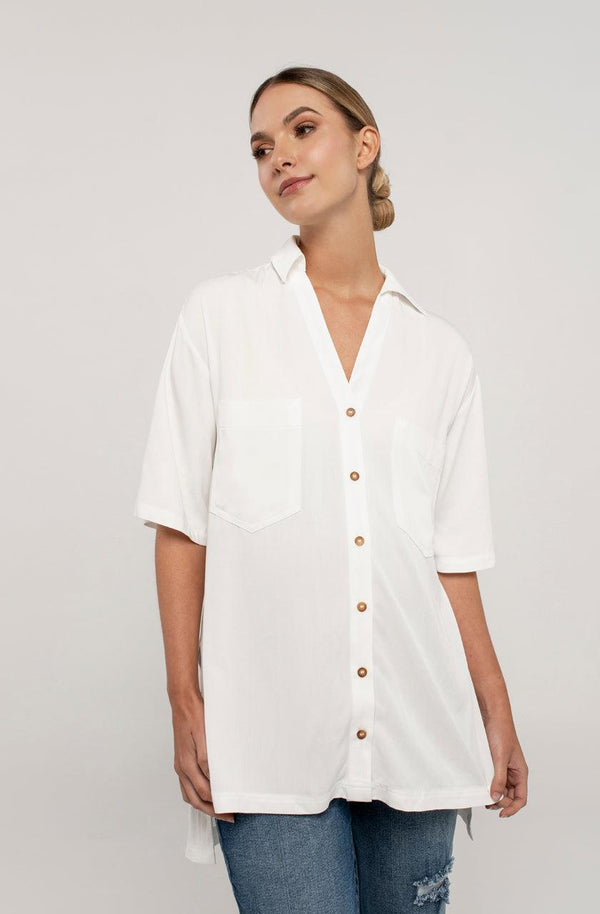 Camisa maternidad de algodón con botones blanca para  usar estando o no en embarazo. 